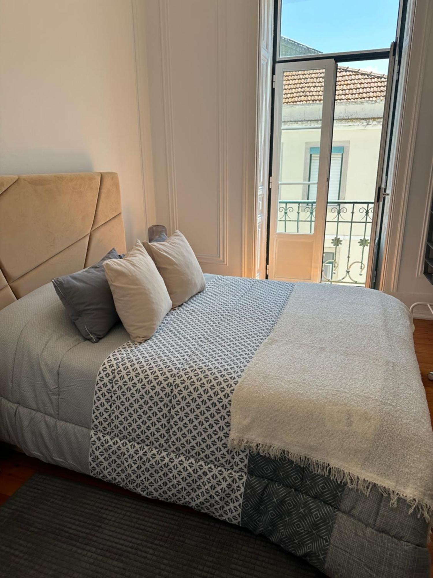 Garden Campo De Ourique Guest House - Hostel Lisbon Exterior photo