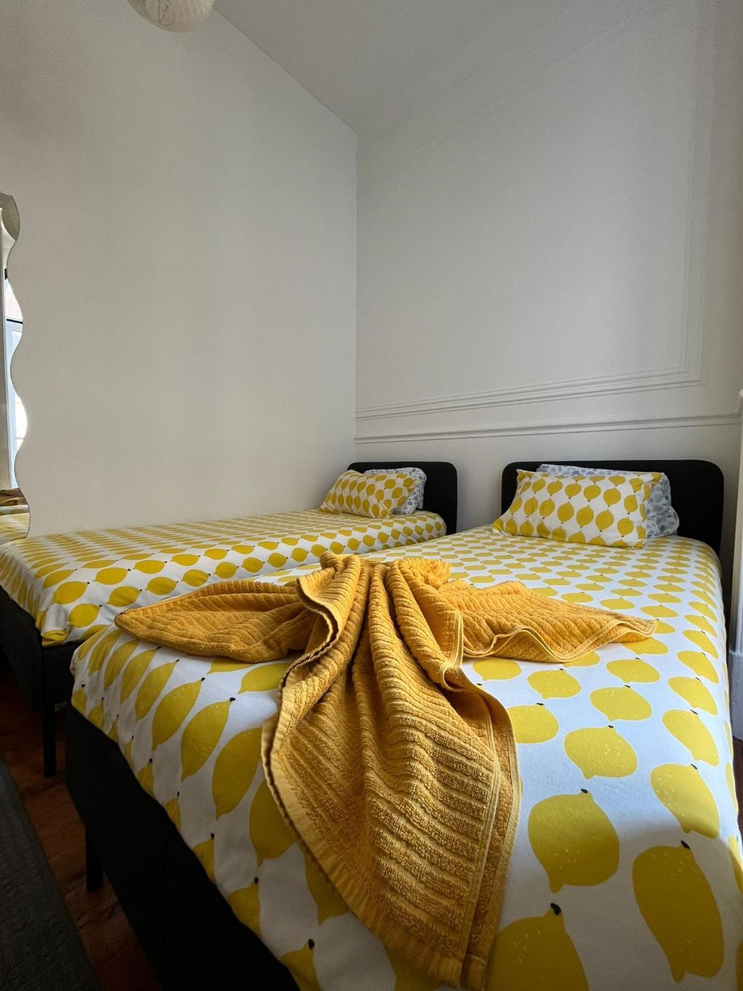 Garden Campo De Ourique Guest House - Hostel Lisbon Exterior photo