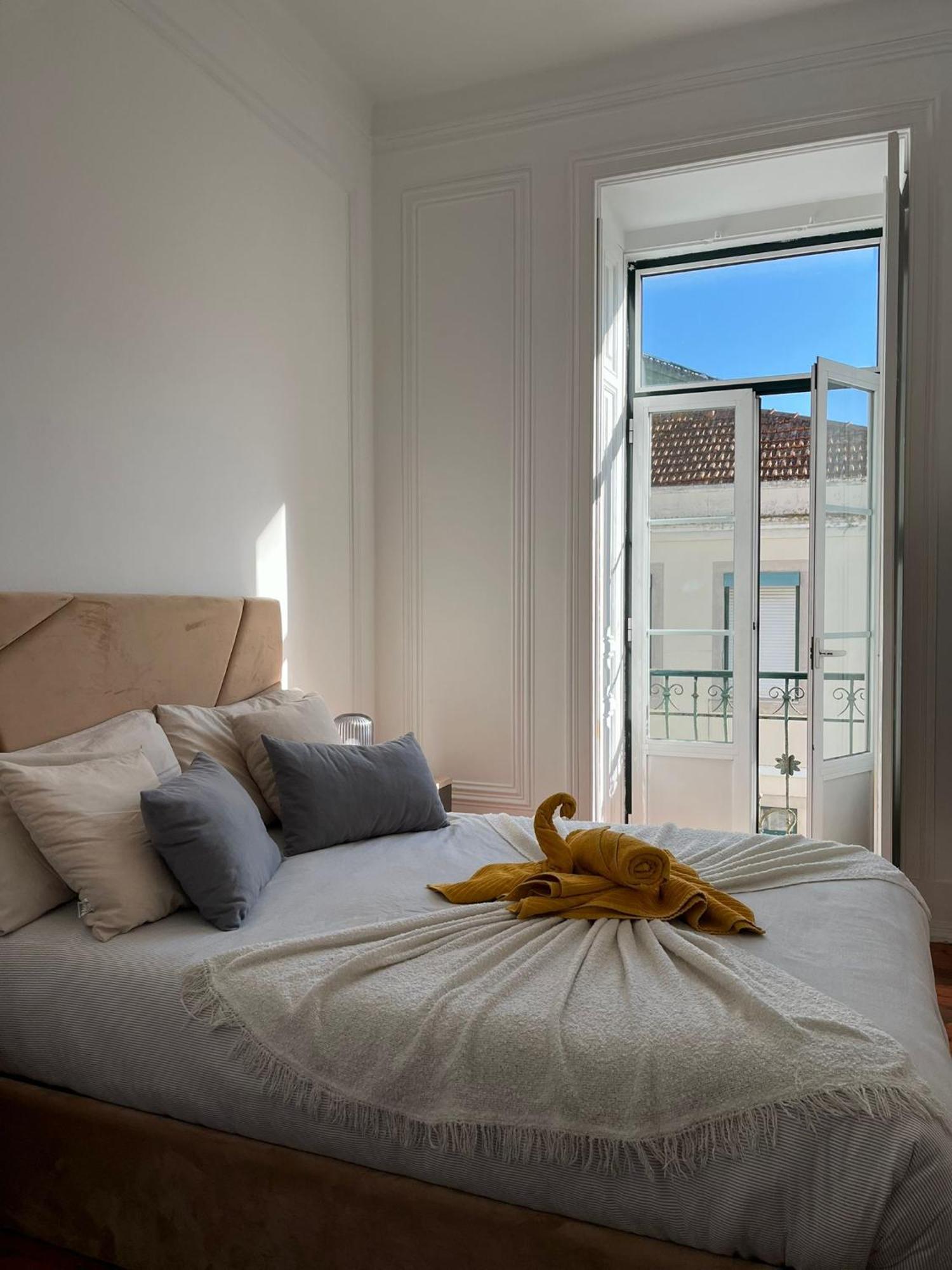 Garden Campo De Ourique Guest House - Hostel Lisbon Exterior photo