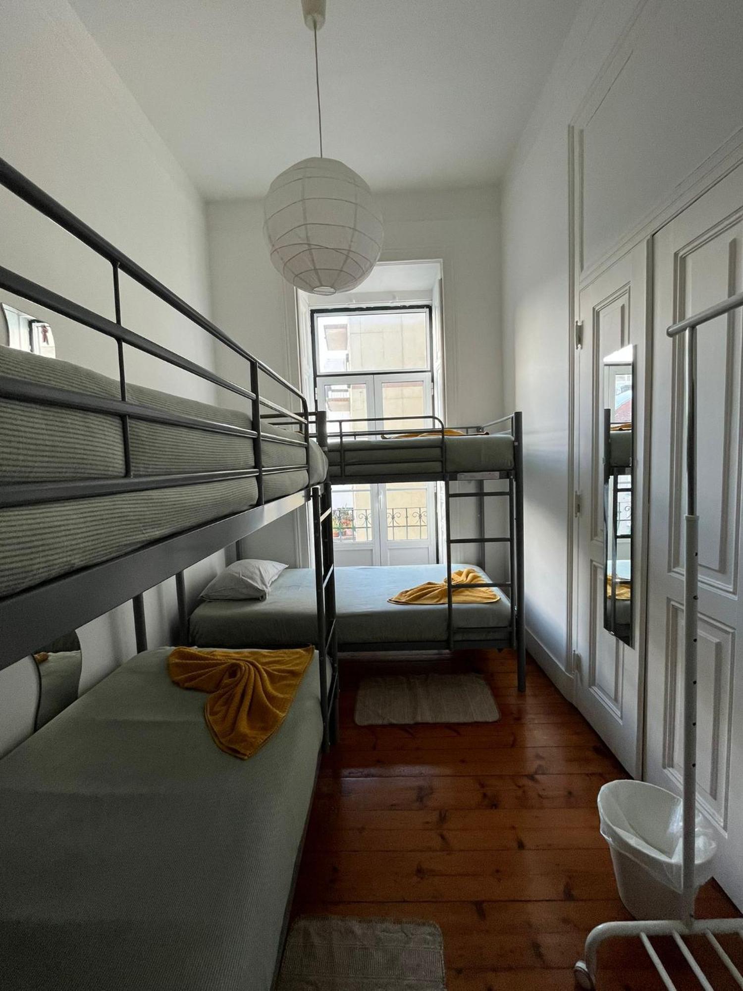 Garden Campo De Ourique Guest House - Hostel Lisbon Exterior photo