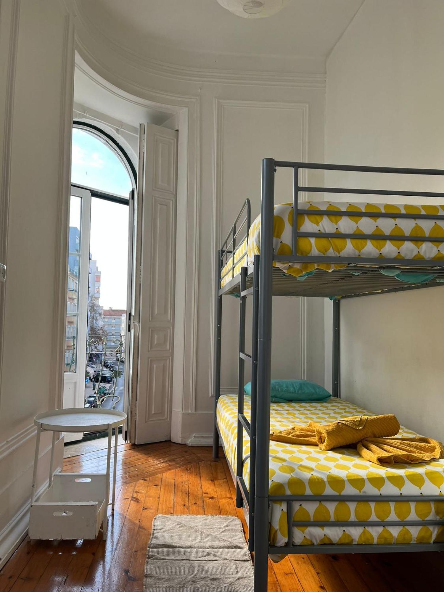 Garden Campo De Ourique Guest House - Hostel Lisbon Exterior photo