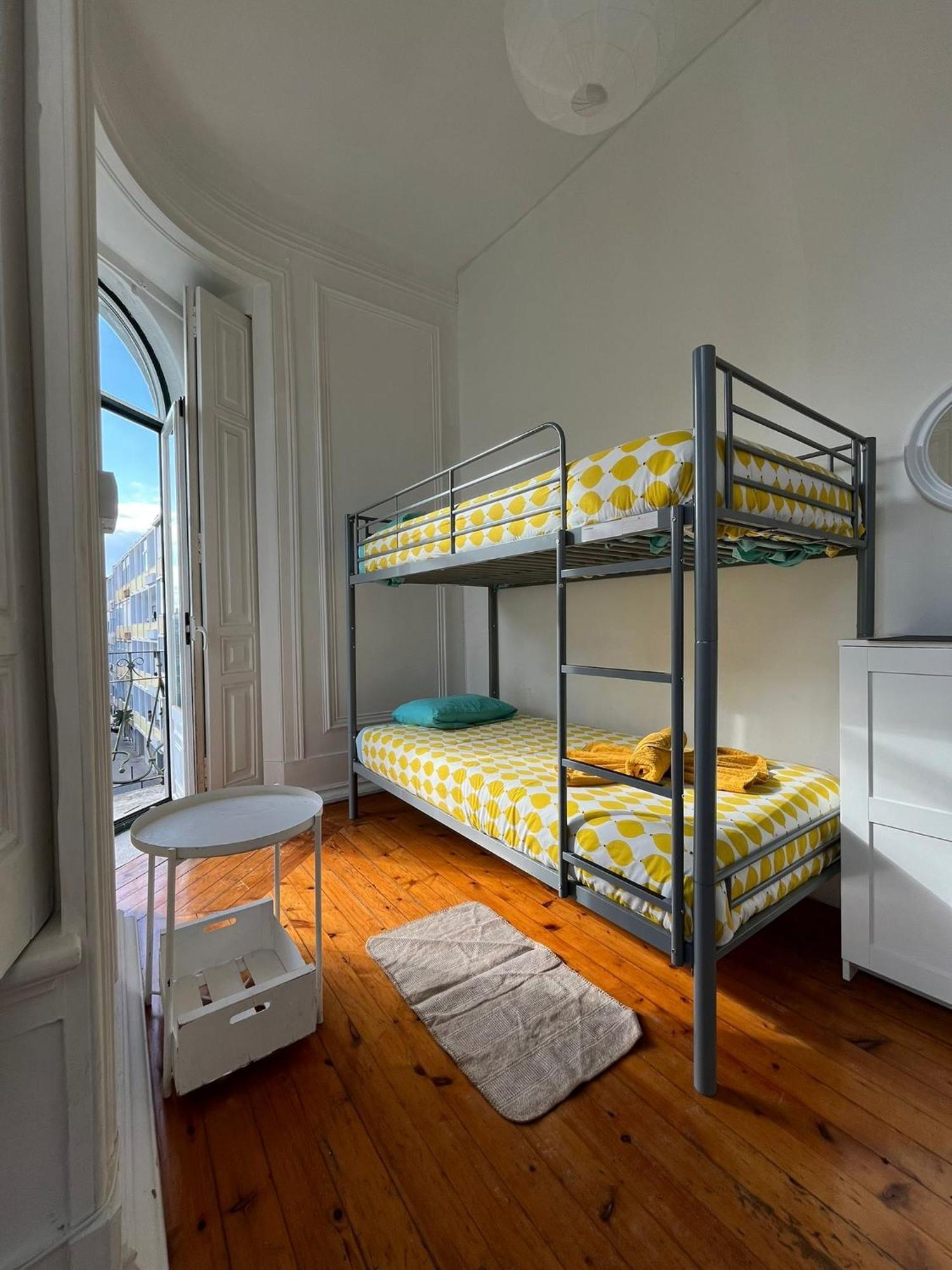 Garden Campo De Ourique Guest House - Hostel Lisbon Exterior photo